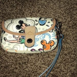 Disney dooney and bourke wristlet